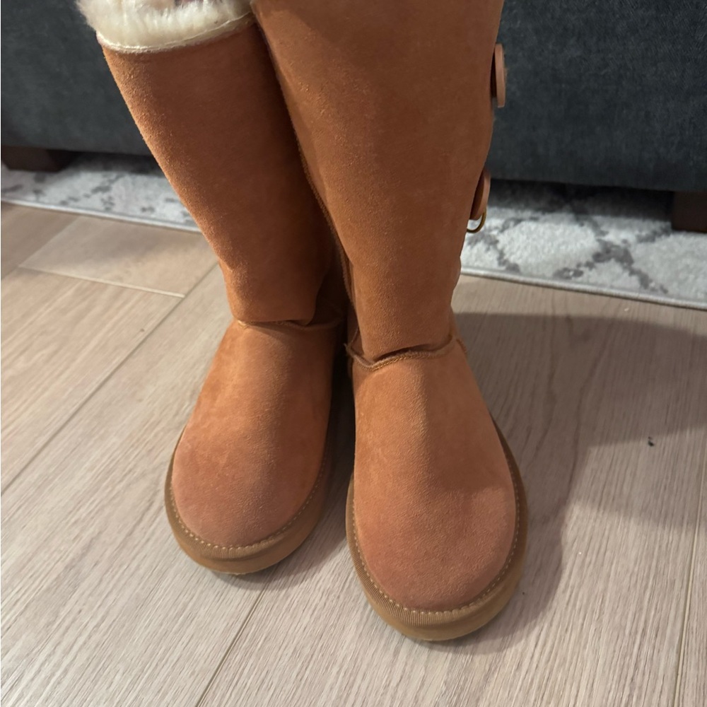 New Ugg boots sz 7